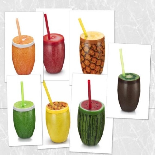 COPO DE PLÁSTICO COM CANUDO